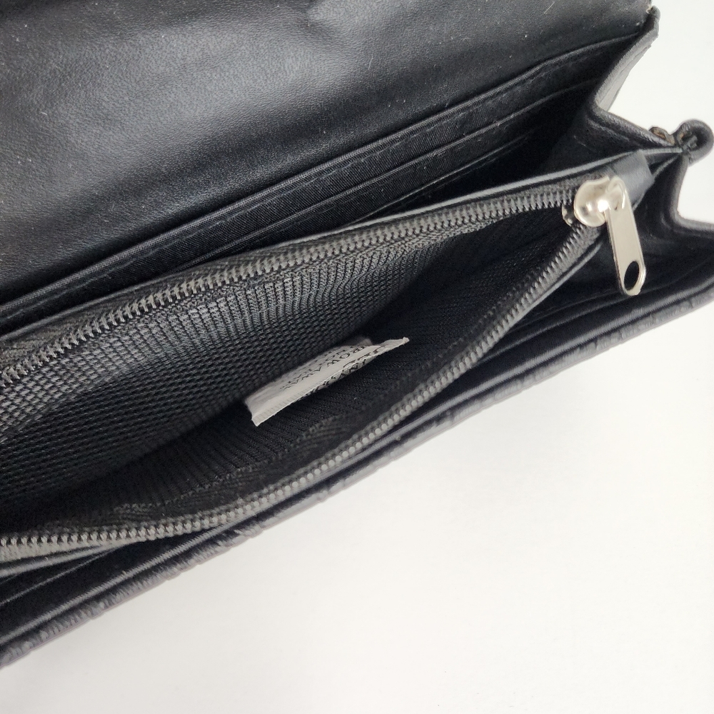 REACTION KENNETH COLE   Black Over Arching Flap Clutch Wallet. - Picture 7 of 11
